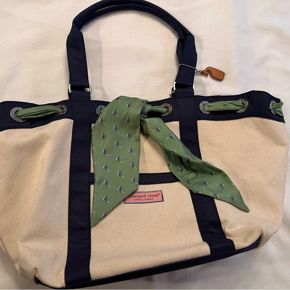Vineyard Vines tote with silk tie . Unique special edition.